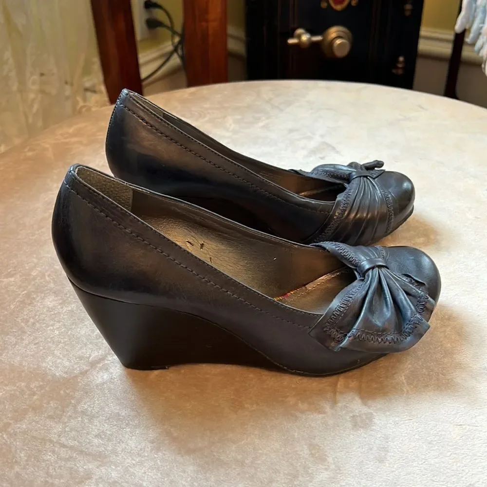 *Office Siren 💃* Gianni Bini Sz 8.5 Navy Blue Leather Big Bow Toe Wedge Heels